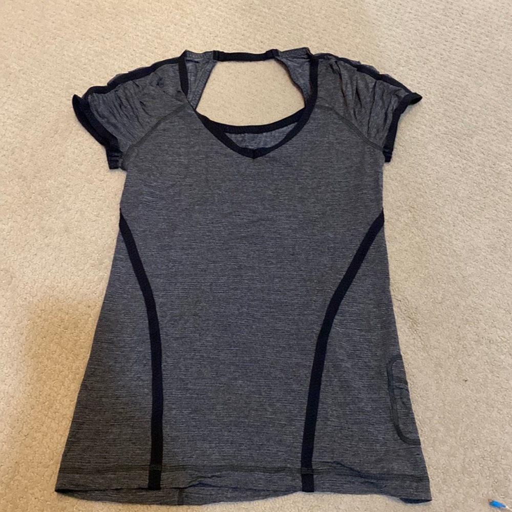 Lululemon short sleeved shirt size 4